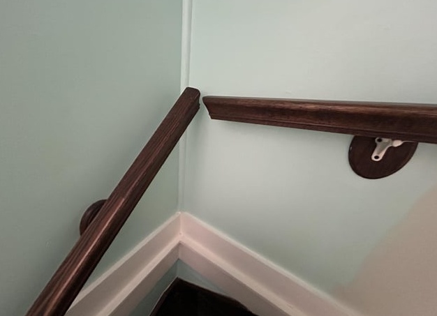 Дешёвый вариант ступеней для лестницы на второй этаж. Получилось неплохо, но это временное решение пока идет отделка внутри дома.