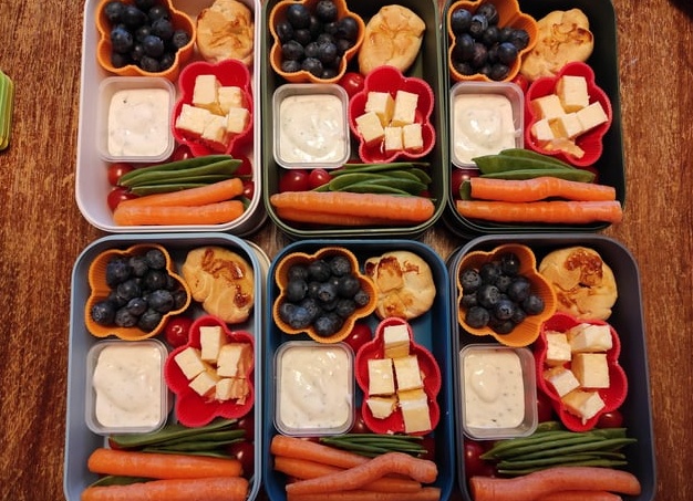 От томатов не будет отбоя//Показываю как подвязывать помидоры свободной петлей//Правильная подвязка томатов в теплице