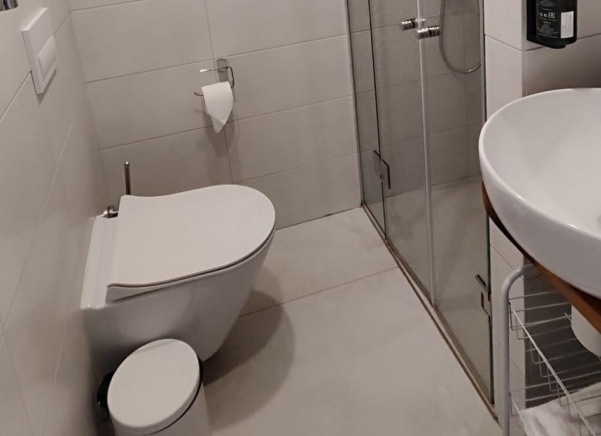 Трюк сантехника, который моментально растворяет неприятный запах в санузле. Пользуюсь теперь в гостях